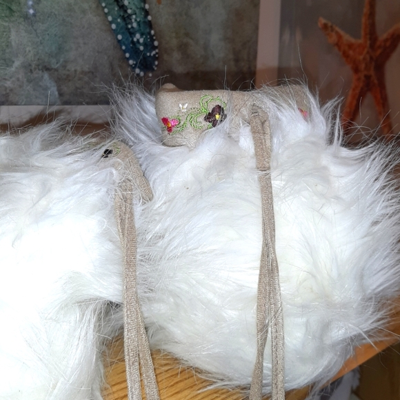 Y2K Plush Slippers with Pom Pom Laces - Picture 6 of 8